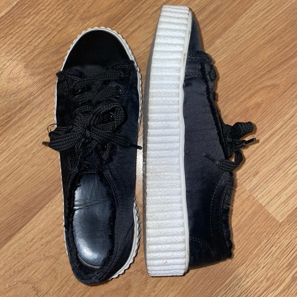 Express Shoes - Women’s size 7 Express velour platform sneaker